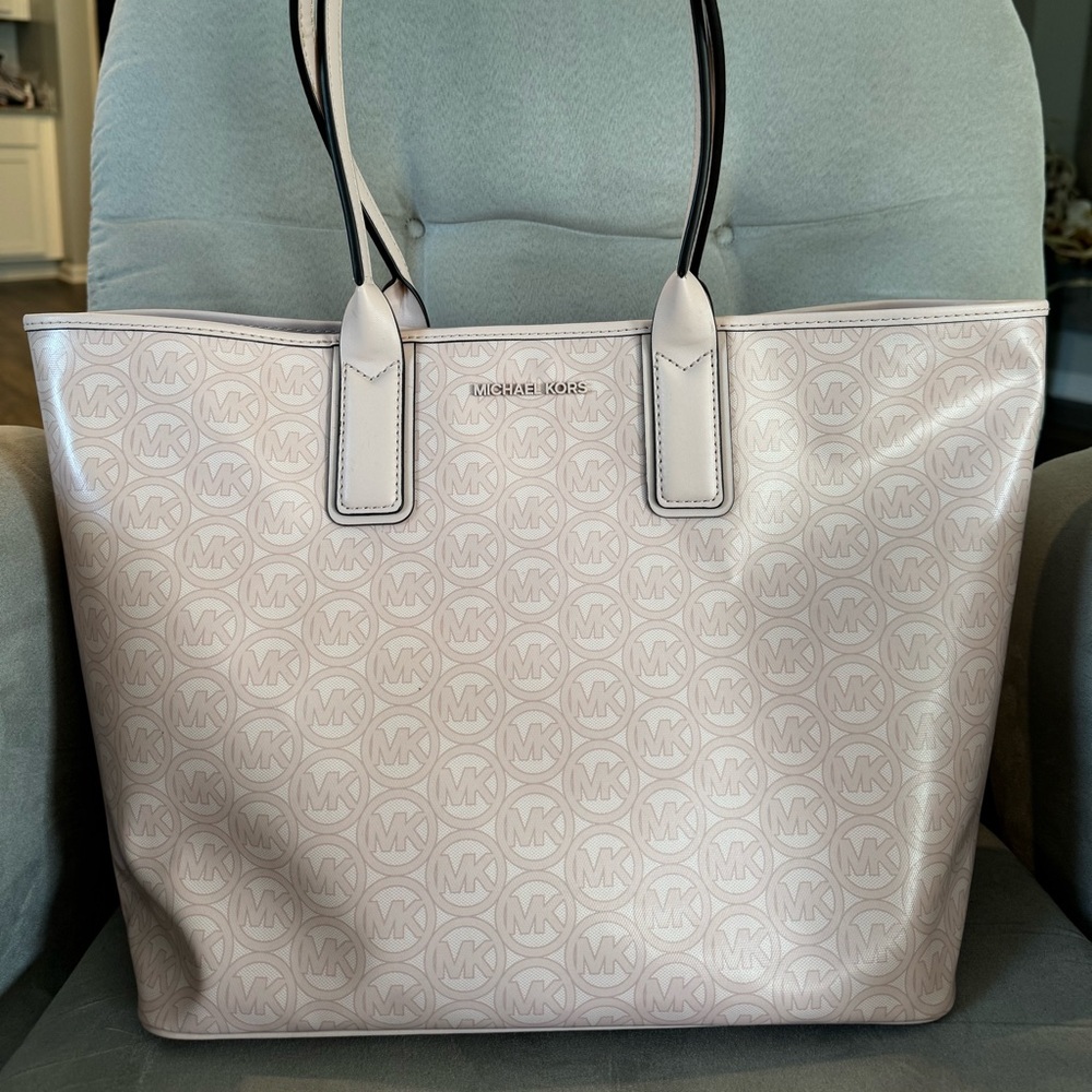 Micheal Kors Tote
